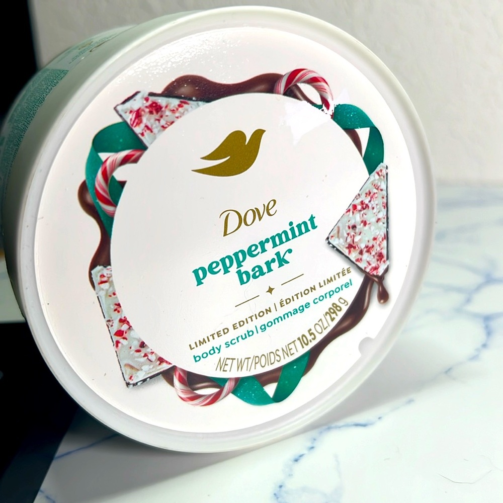 Dove Limited Edition Holiday Treats Peppermint Bark Body Scrub 10.5oz